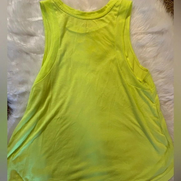 Old Navy Active Tank - Picture 2 of 4